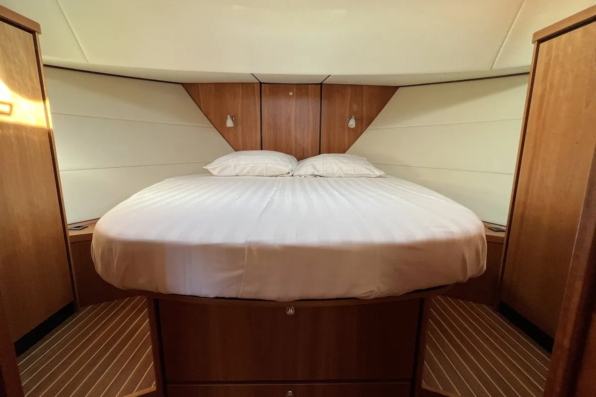 Cabin on Liberty, a Linssen Grand Sturdy 40.0 Sedan motorboat at Heukelum, Netherlands