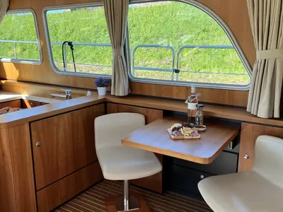 Galley of Liberty, a Linssen Grand Sturdy 40.0 Sedan motorboat at Heukelum, Netherlands