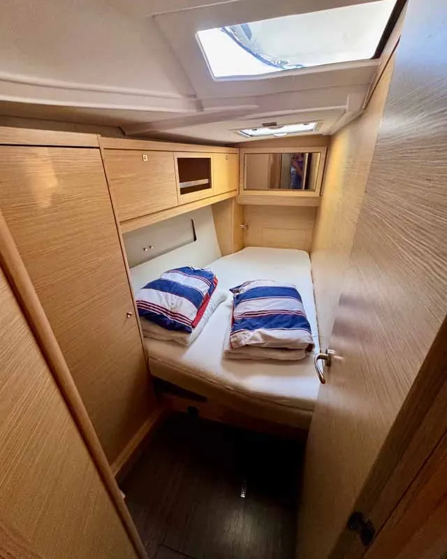 Cabin on Icarus, a Dufour 470 sailboat at Figari/Golfo Aranci, Italy