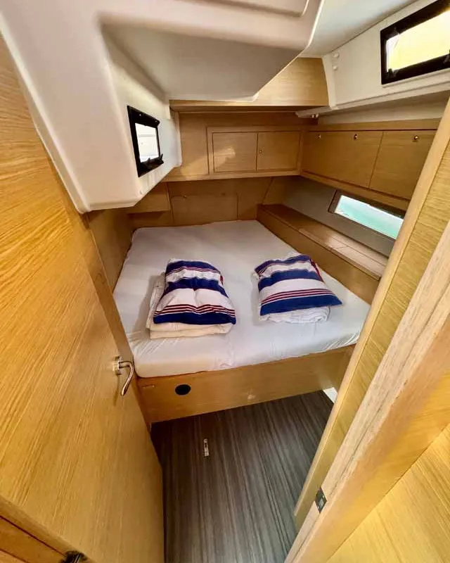 Cabin on Icarus, a Dufour 470 sailboat at Figari/Golfo Aranci, Italy