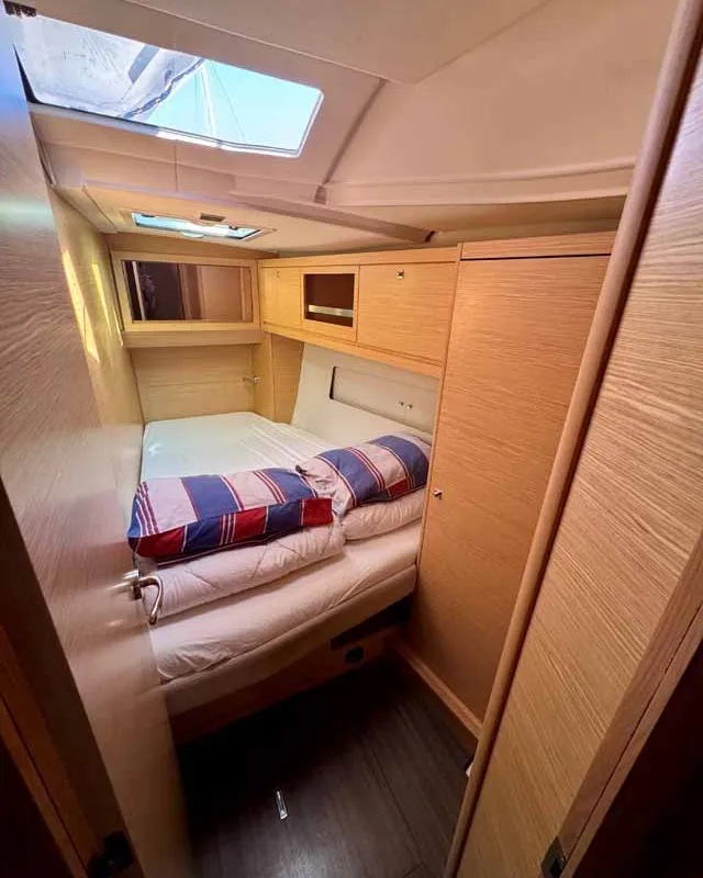 Cabin on Icarus, a Dufour 470 sailboat at Figari/Golfo Aranci, Italy