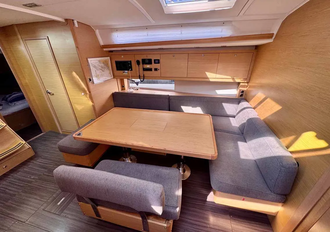 Salon of Icarus, a Dufour 470 sailboat at Figari/Golfo Aranci, Italy