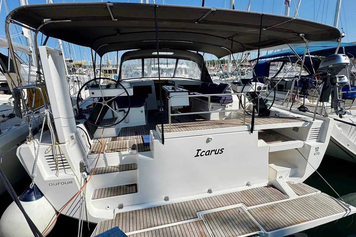 Exterior view of Icarus, a Dufour 470 sailboat at Figari/Golfo Aranci, Italy