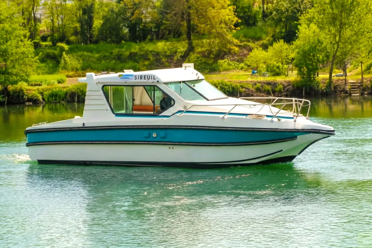 Cruiser Classic 2/3 Pers., a Nicols Sedan 800 motorboat at Sermoise-sur-Loire, France