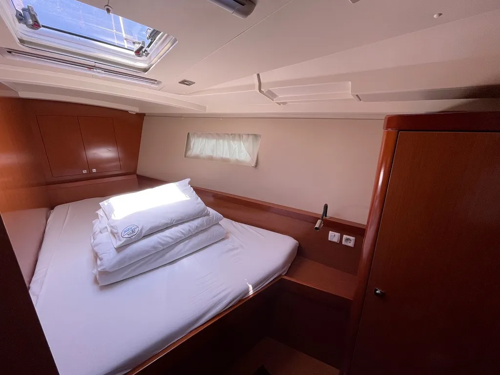 Cabin on Golden Dreams, a Beneteau Oceanis 45 sailboat at Općina Sukošan, Croatia