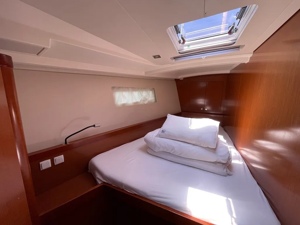 Cabin on Golden Dreams, a Beneteau Oceanis 45 sailboat at Općina Sukošan, Croatia