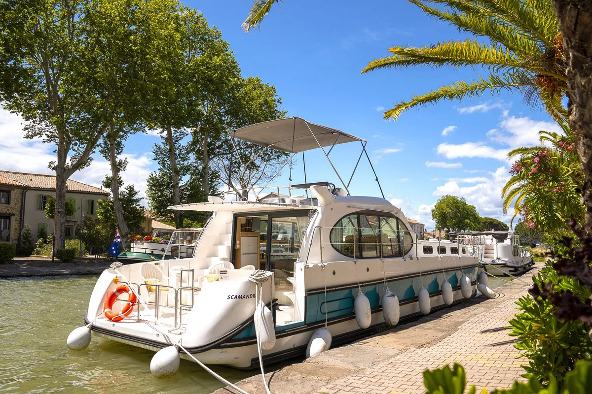 Cruiser Premium+ 6/8 Pers., a Nicols Estivale Sixto+ motorboat at Buzet-sur-Baïse, France