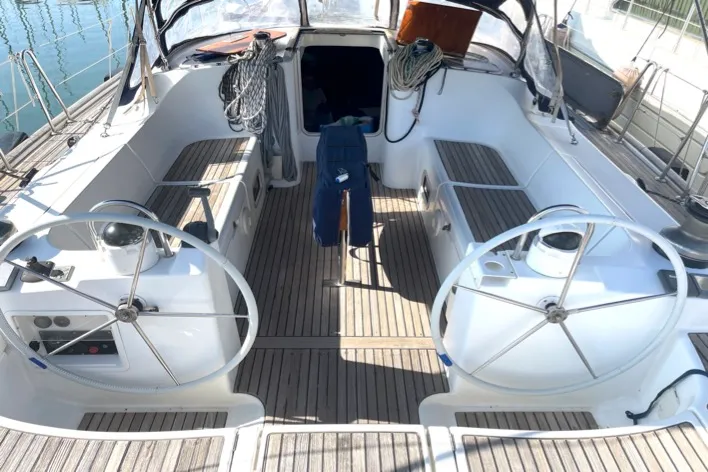 Cockpit of Rashomon, a Beneteau Oceanis 473 sailboat at Nettuno, Italy