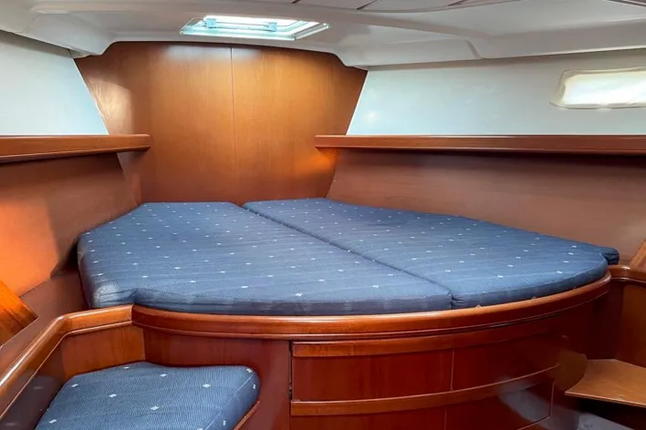 Cabin on Rashomon, a Beneteau Oceanis 473 sailboat at Nettuno, Italy