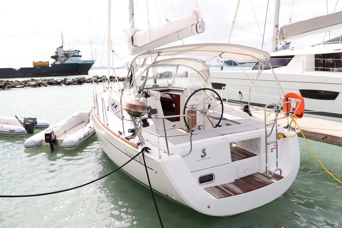 Exterior view of Chilli, a Beneteau Oceanis 31 sailboat at Road Town, British Virgin Islands