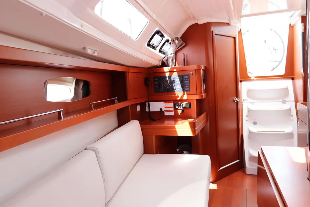 Salon of Chilli, a Beneteau Oceanis 31 sailboat at Road Town, British Virgin Islands