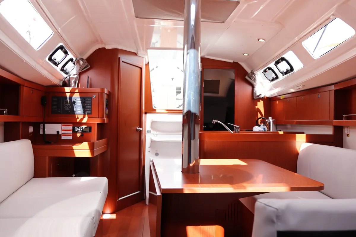 Salon of Chilli, a Beneteau Oceanis 31 sailboat at Road Town, British Virgin Islands