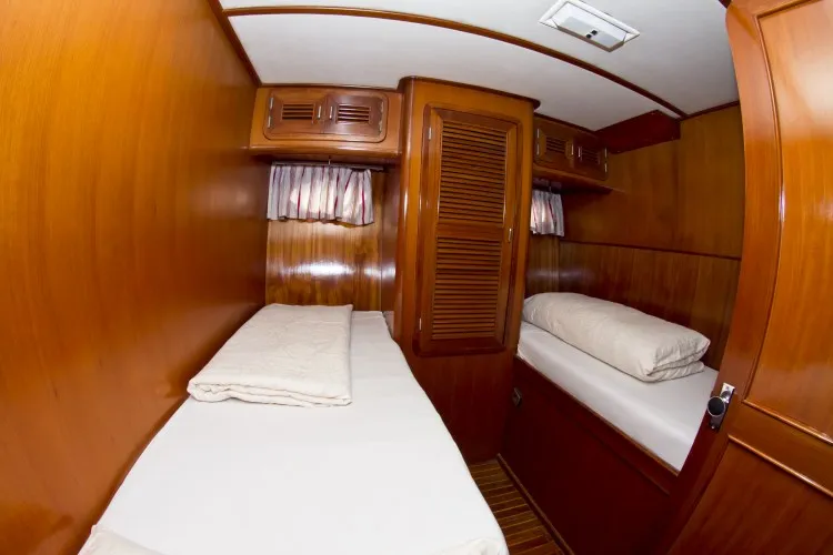 Cabin on Viva La Libertad , a Staryacht 1940 motorboat at Primošten, Croatia