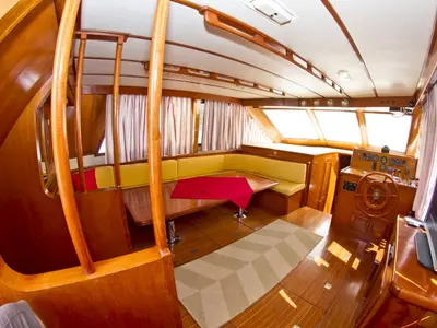 Salon of Viva La Libertad , a Staryacht 1940 motorboat at Primošten, Croatia