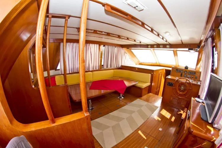 Salon of Viva La Libertad , a Staryacht 1940 motorboat at Primošten, Croatia