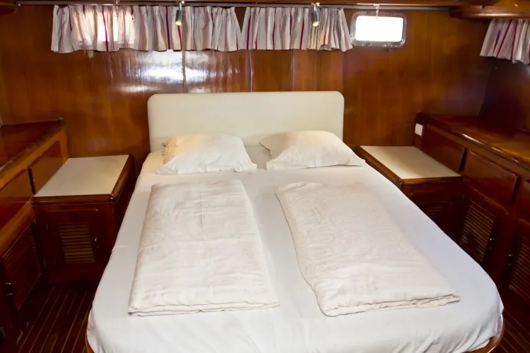 Cabin on Viva La Libertad , a Staryacht 1940 motorboat at Primošten, Croatia