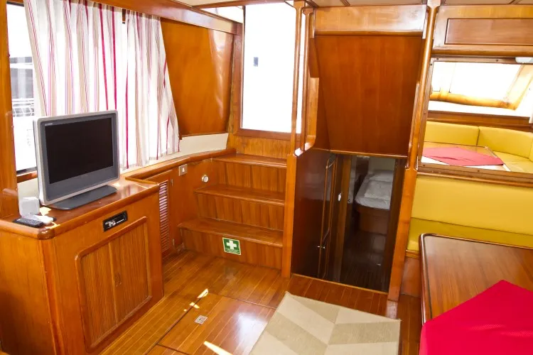 Salon of Viva La Libertad , a Staryacht 1940 motorboat at Primošten, Croatia