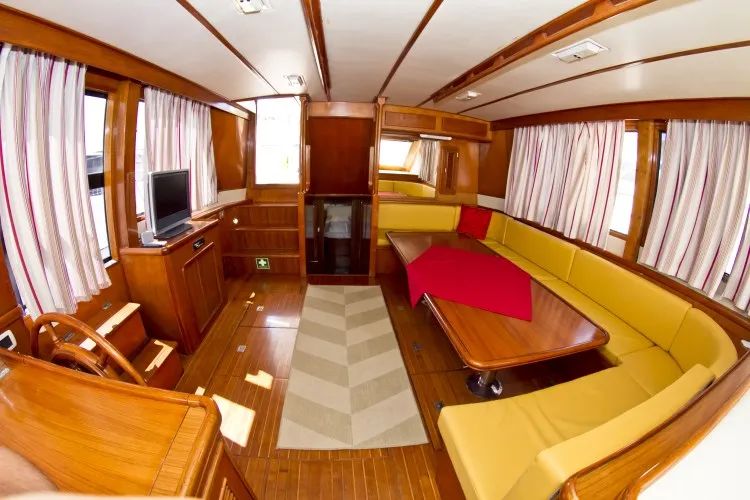 Salon of Viva La Libertad , a Staryacht 1940 motorboat at Primošten, Croatia