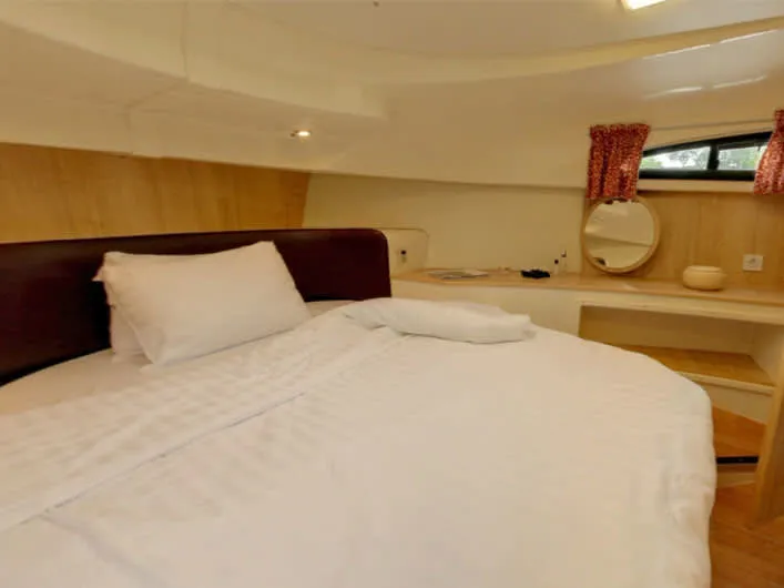 Cabin on Mystique - Comfort Plus 17, a Cygnet Mystique motorboat at Casier, Italy