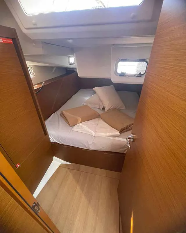 Cabin on Sweet Dreams, a Jeanneau Sun Odyssey 440 sailboat at Figari/Golfo Aranci, Italy