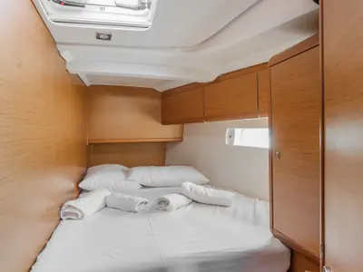 Cabin on Perro Blanco, a Jeanneau Sun Odyssey 519 sailboat at Neo Klima, Greece