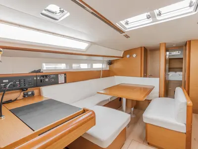 Salon of Perro Blanco, a Jeanneau Sun Odyssey 519 sailboat at Neo Klima, Greece