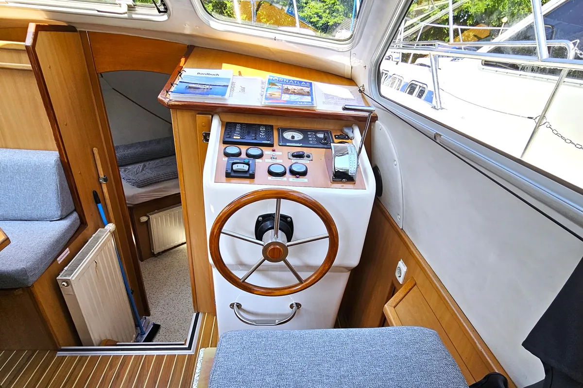 Cockpit of Persephone, a Gulet Tarpon 37 DP motorboat at Lübz, Germany