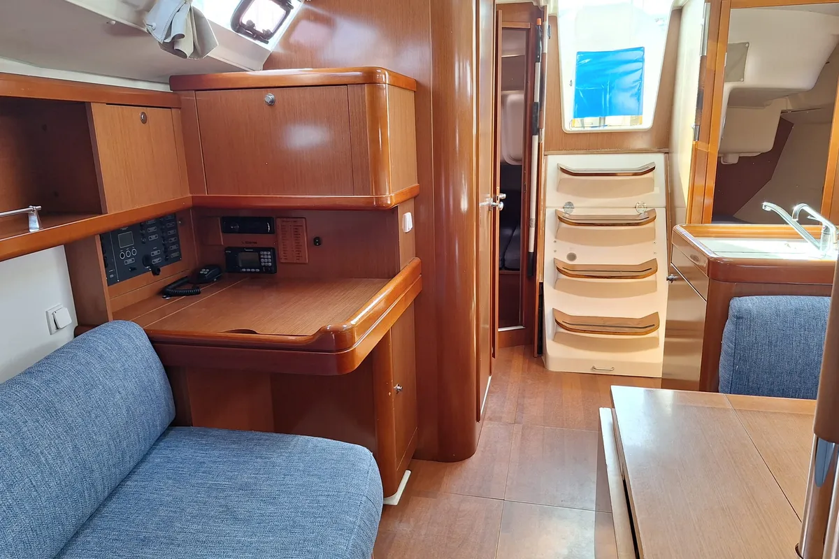 Salon of Beleza, a Beneteau Oceanis 37 sailboat at Toulon, France