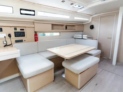 Salon of Clio, a Beneteau Oceanis 40.1 sailboat at Rosignano Solvay, Italy