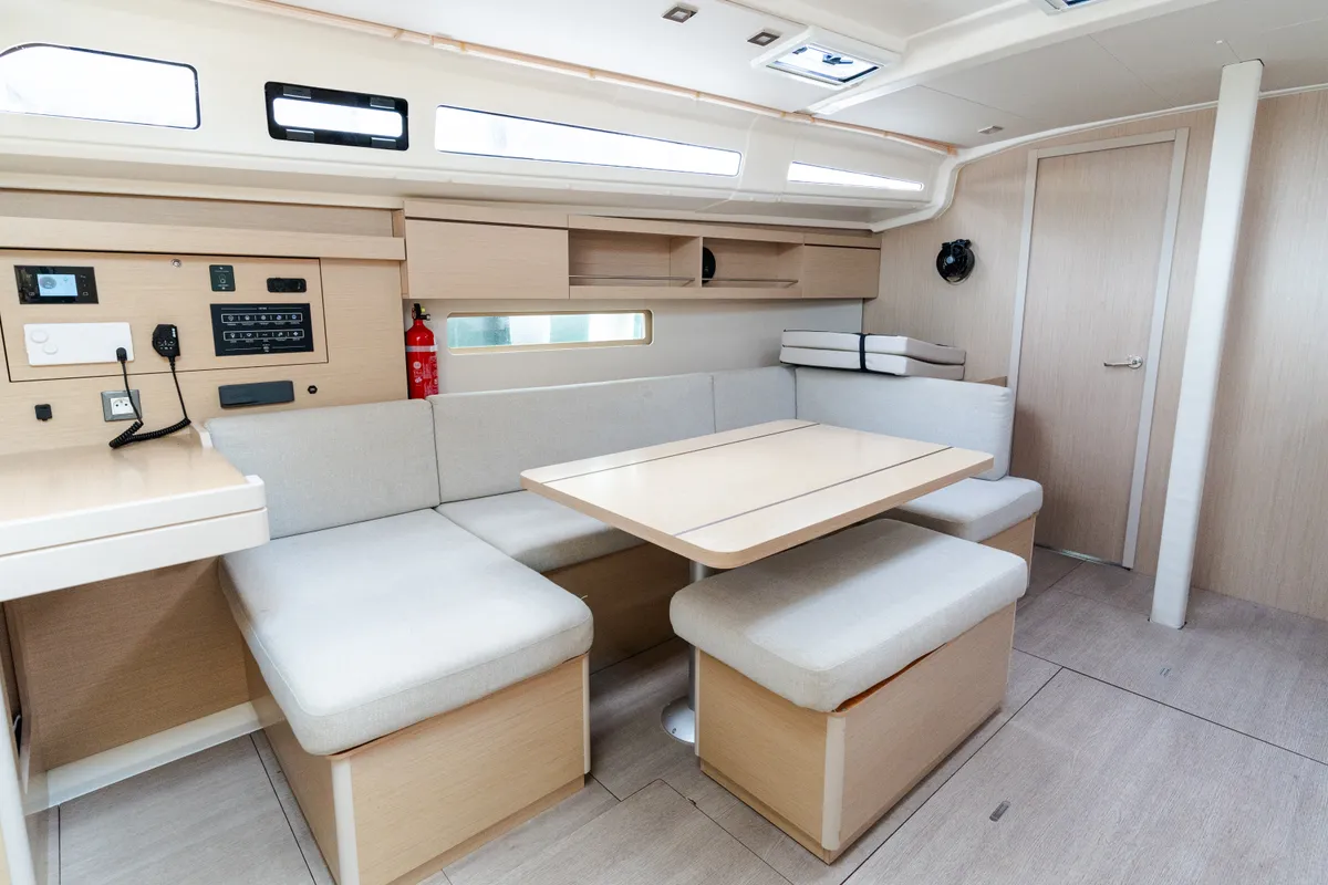 Salon of Clio, a Beneteau Oceanis 40.1 sailboat at Rosignano Solvay, Italy