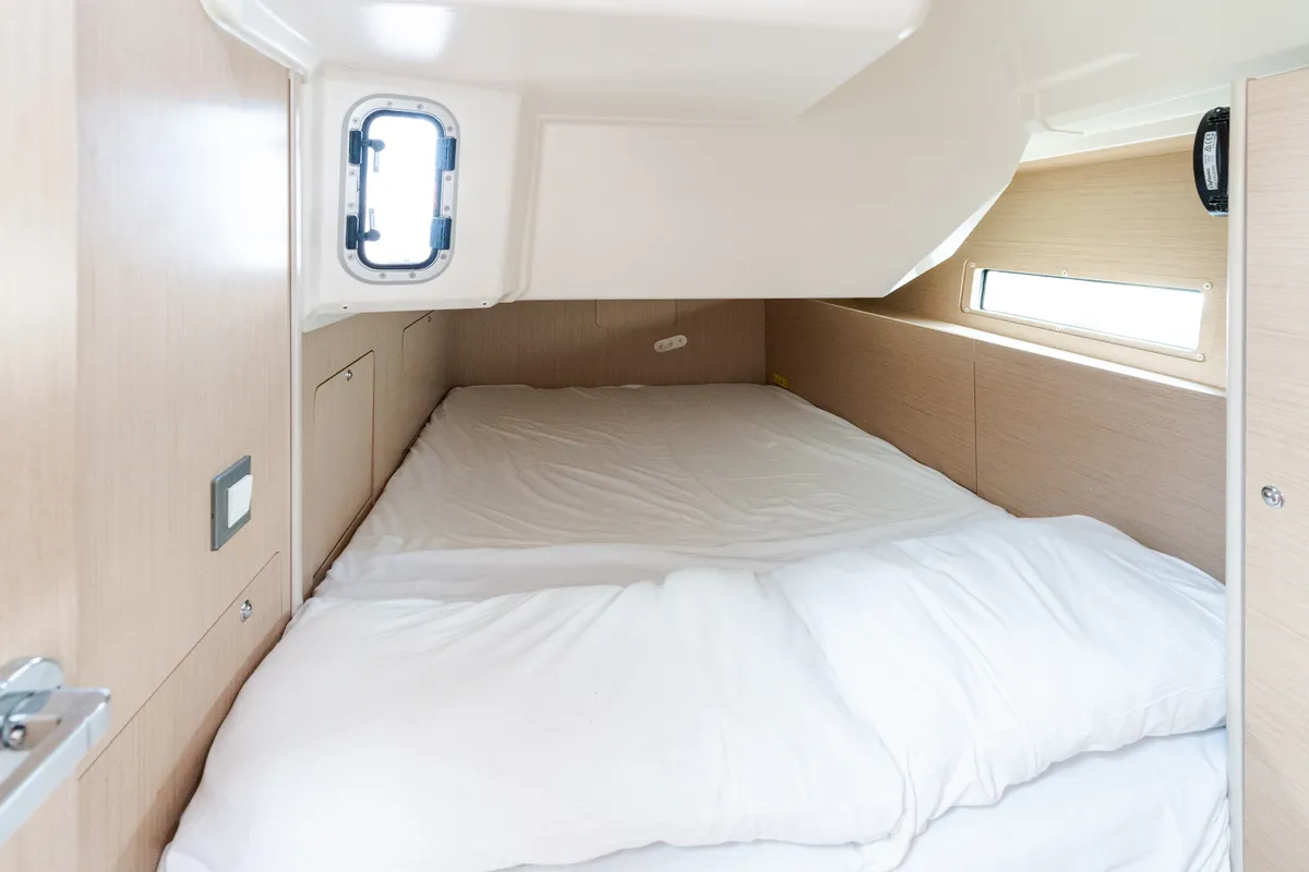 Cabin on Clio, a Beneteau Oceanis 40.1 sailboat at Rosignano Solvay, Italy