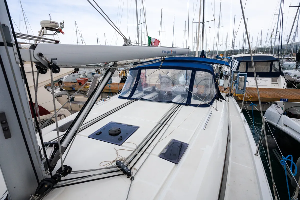 Deck of Clio, a Beneteau Oceanis 40.1 sailboat at Rosignano Solvay, Italy