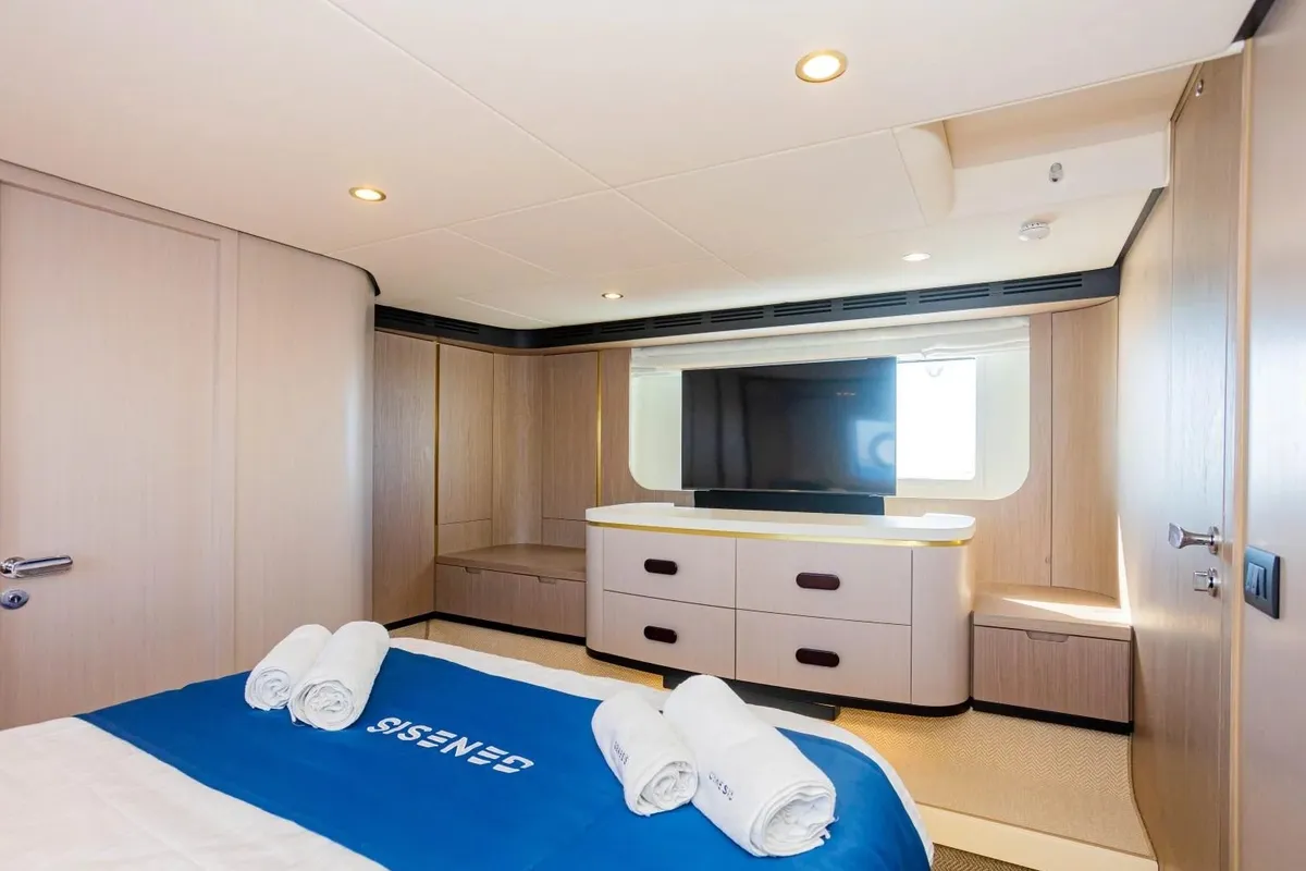 Cabin on Genesis, a Azimut 60 Fly motor yacht at Primošten, Croatia