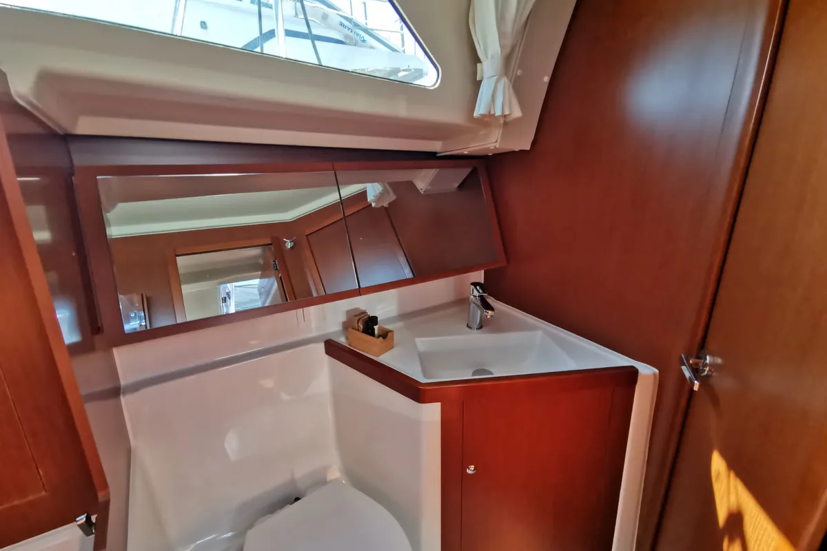 Head on First, a Beneteau Oceanis 41.1 sailboat at Općina Rogoznica, Croatia