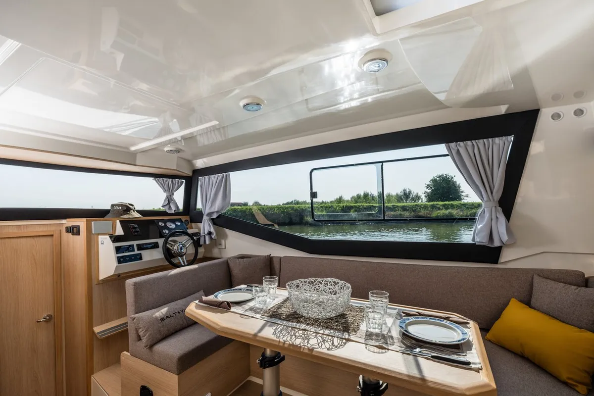 16, a Balt 37 Grand motor yacht at Casier, Italy
