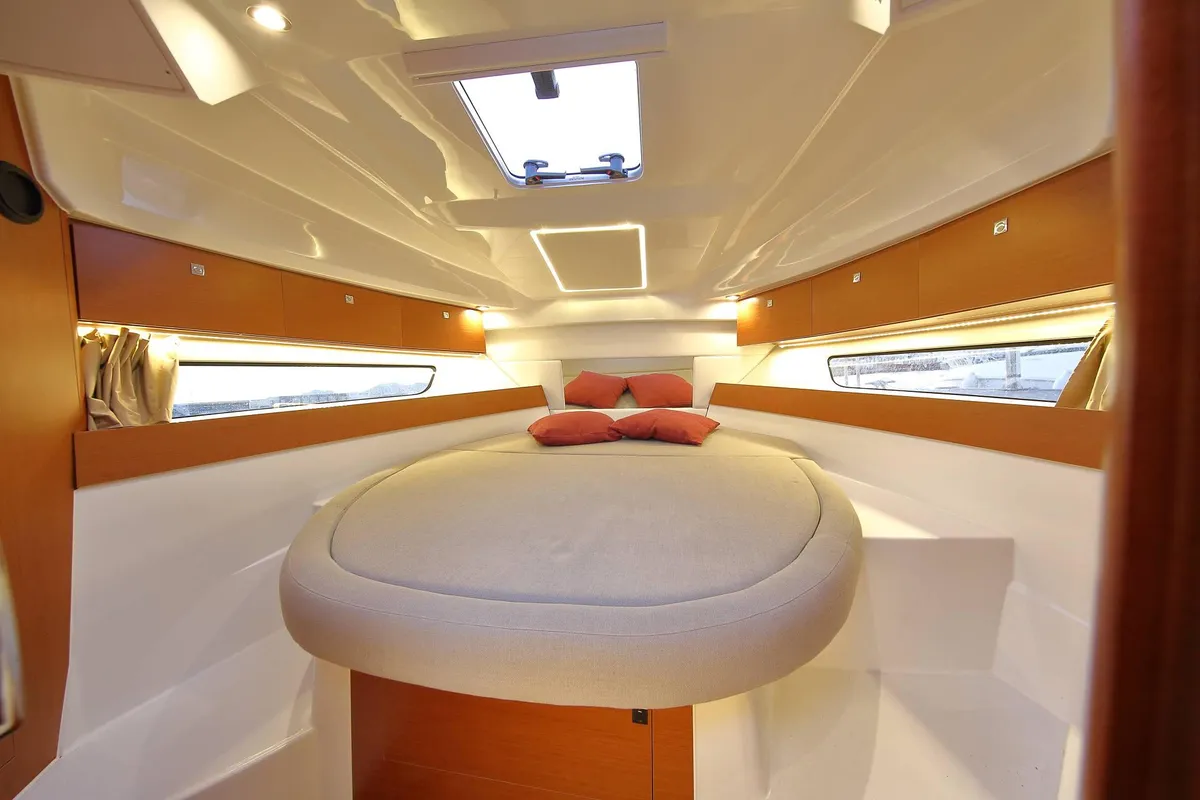 Cabin on Blanca Rosa, a Jeanneau Merry Fisher 895 motorboat at Općina Sukošan, Croatia