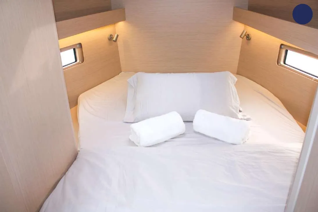 Cabin on Onoda, a Beneteau Oceanis 40.1 sailboat at Dénia, Spain