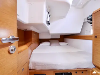 Cabin on Bianca - Water maker, Solar Panel, a Jeanneau Sun Odyssey 519 sailboat at Puntone di Scarlino, Italy