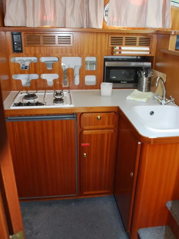 2508, a Linssen Dutch Sturdy 320 motorboat at Savoyeux, France