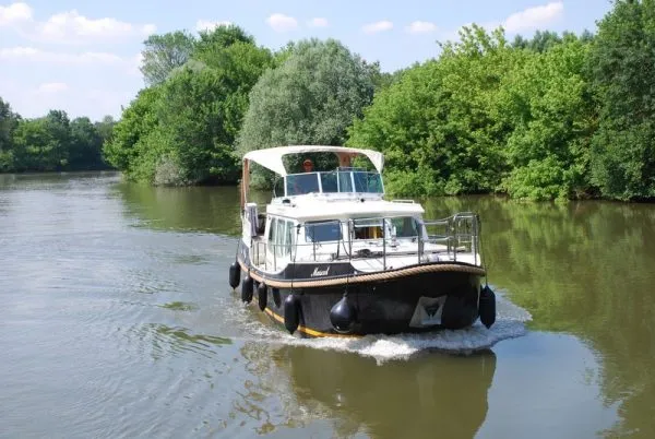 2508, a Linssen Dutch Sturdy 320 motorboat at Savoyeux, France