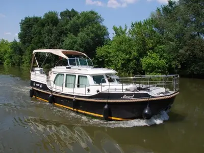 2508, a Linssen Dutch Sturdy 320 motorboat at Savoyeux, France