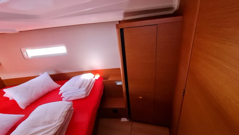 Cabin on Rosso Bianco, a Jeanneau Sun Odyssey 410 sailboat at Grad Pula, Croatia