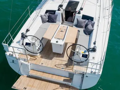 Deck of Moorings 42.3 Exclusive, a Beneteau Oceanis 40.1 sailboat at Marigot, France