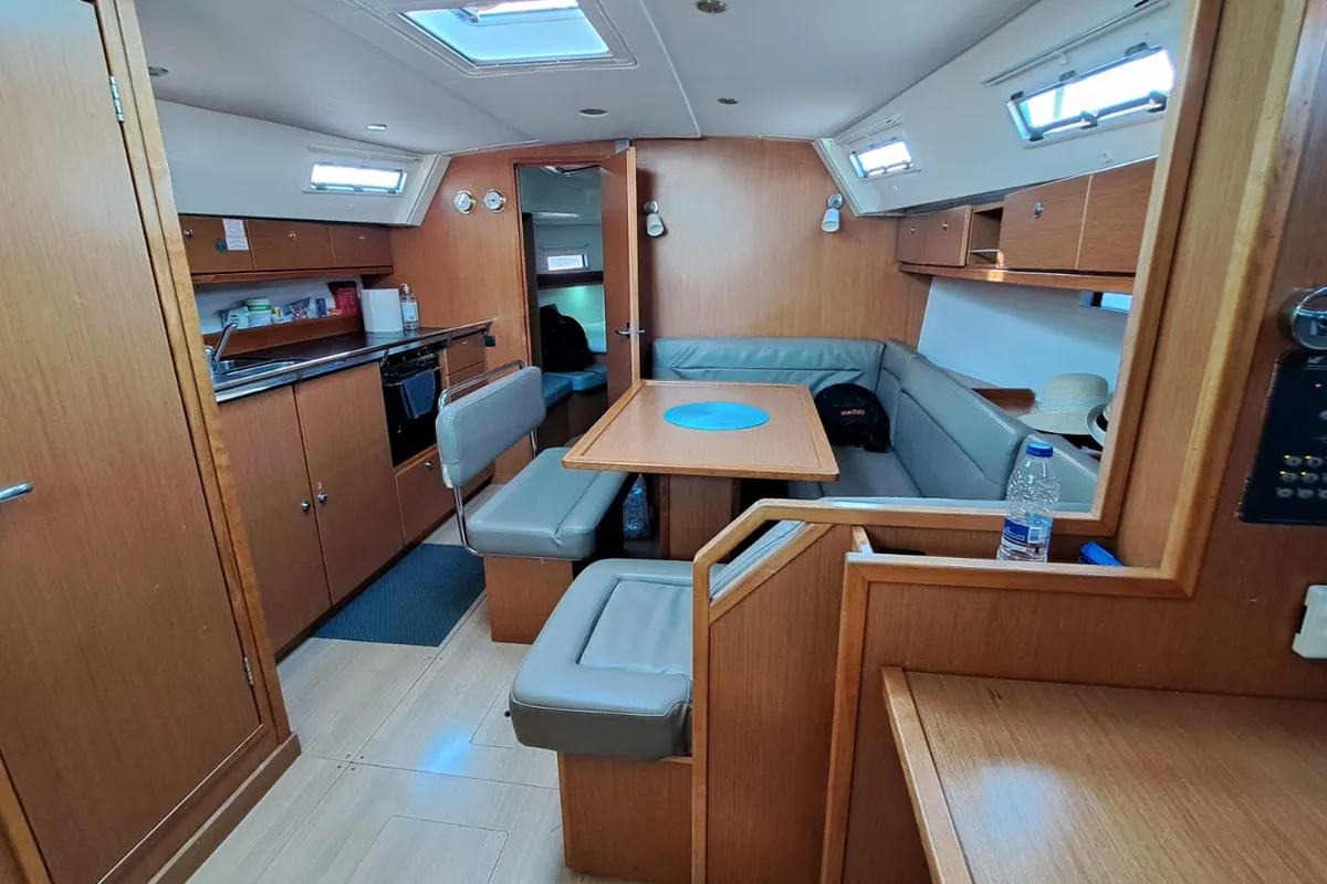 Salon of Manta, a Bavaria Cruiser 40 sailboat at Volos, Greece