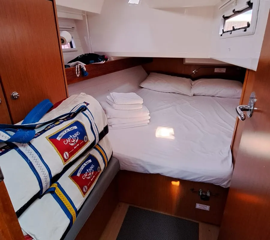 Cabin on Manta, a Bavaria Cruiser 40 sailboat at Volos, Greece