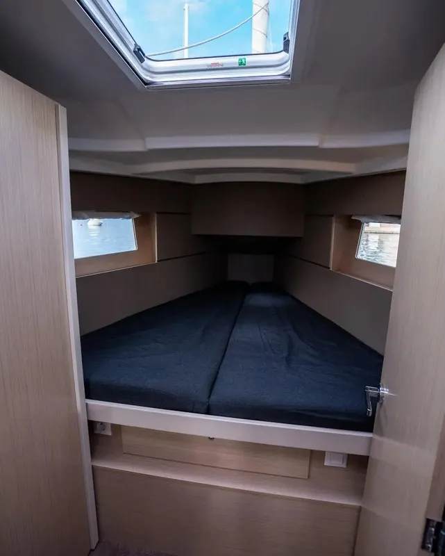 Cabin on Malilu, a Beneteau Oceanis 35.1 sailboat at Toulon, France