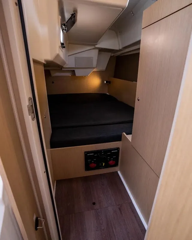 Cabin on Malilu, a Beneteau Oceanis 35.1 sailboat at Toulon, France