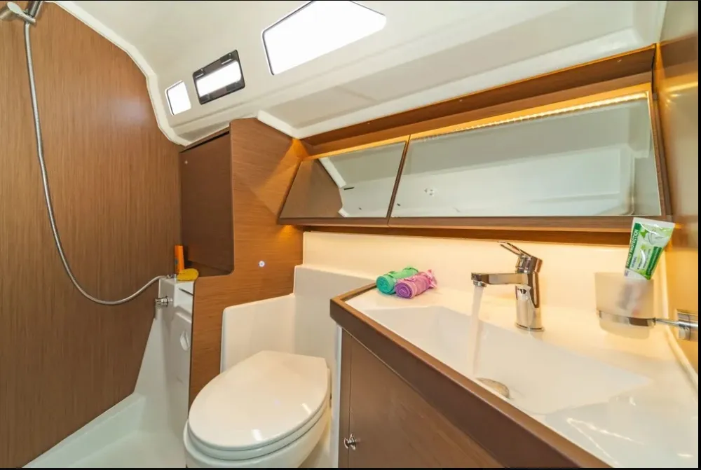 Head on AF-O40.1R, a Beneteau Oceanis 40.1 sailboat at Athens, Greece