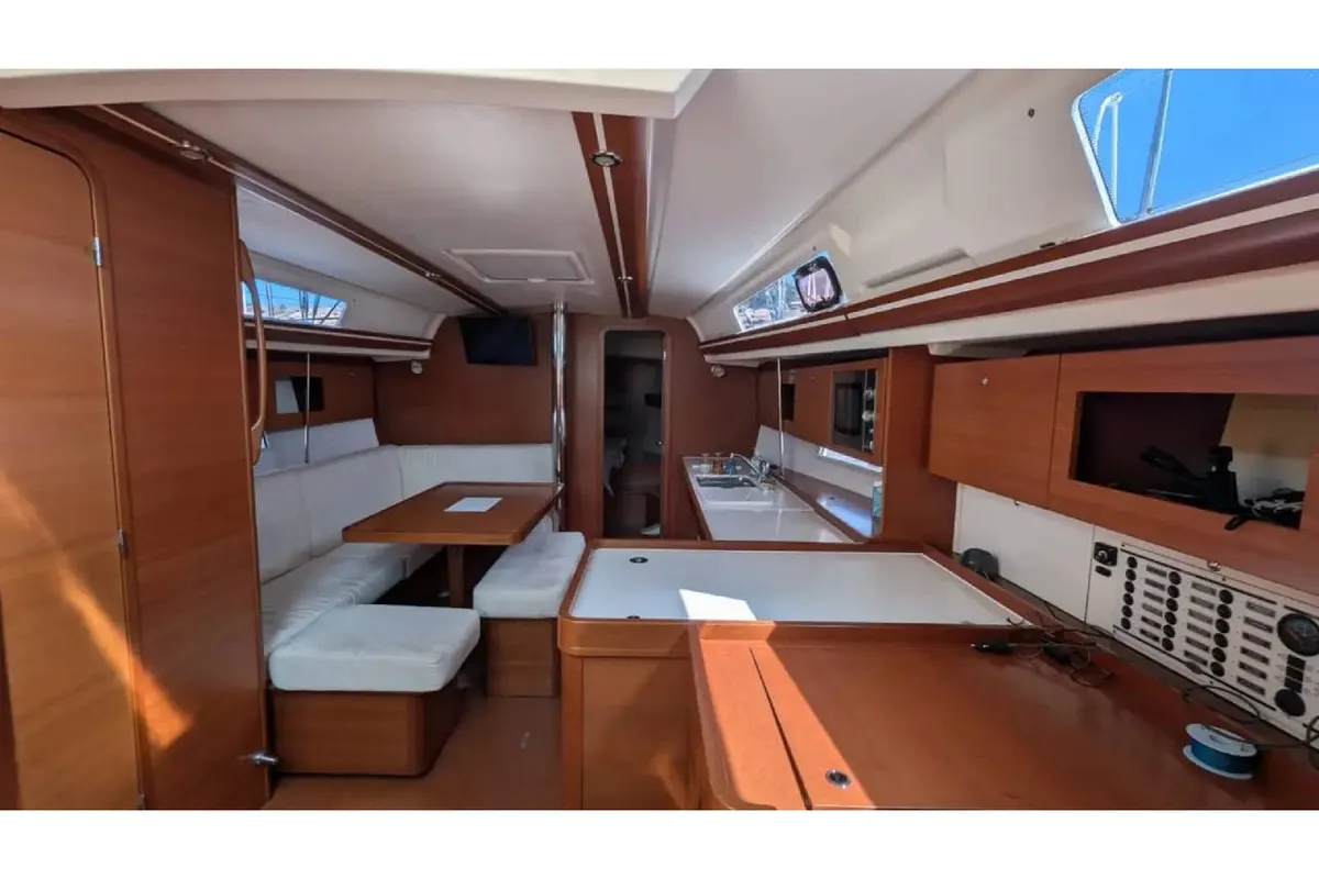 Salon of Tarann, a Dufour 375 Grand Large sailboat at Saint-Cast-le-Guildo, France