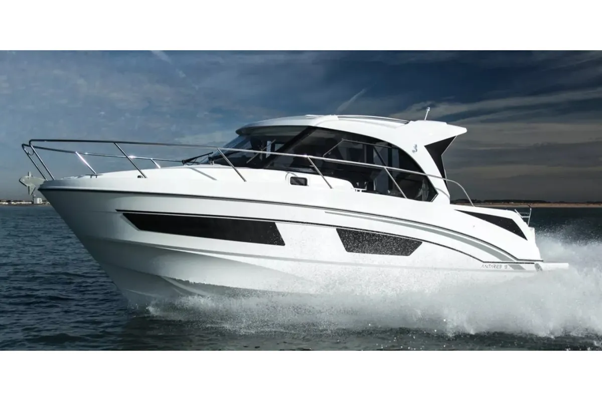 ESCAPE, a Beneteau Antares 9 OB motorboat at Općina Sukošan, Croatia